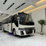 丰田考斯特白色12座