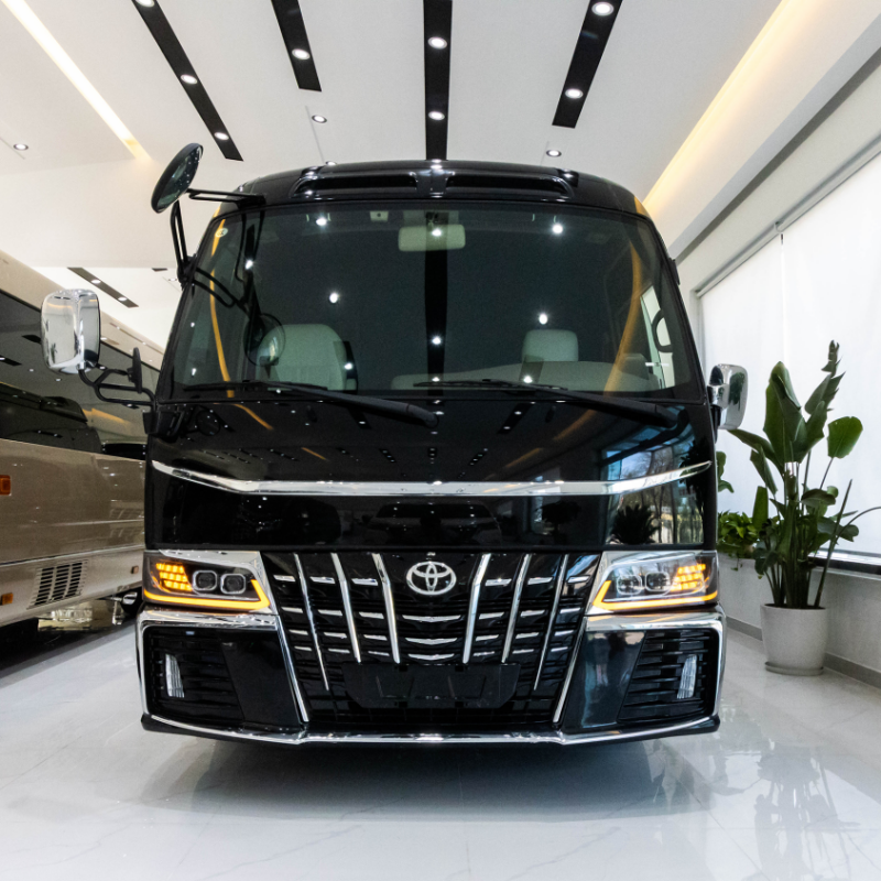 丰田考斯特12座黑白内饰