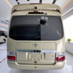 丰田考斯特11座米色内饰