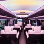 丰田考斯特12座黑白内饰