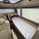 丰田考斯特8座黑武士