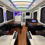 丰田考斯特7座旅居版