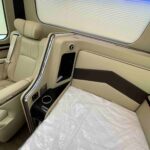 丰田考斯特8座旅居版（豪华米黄金）