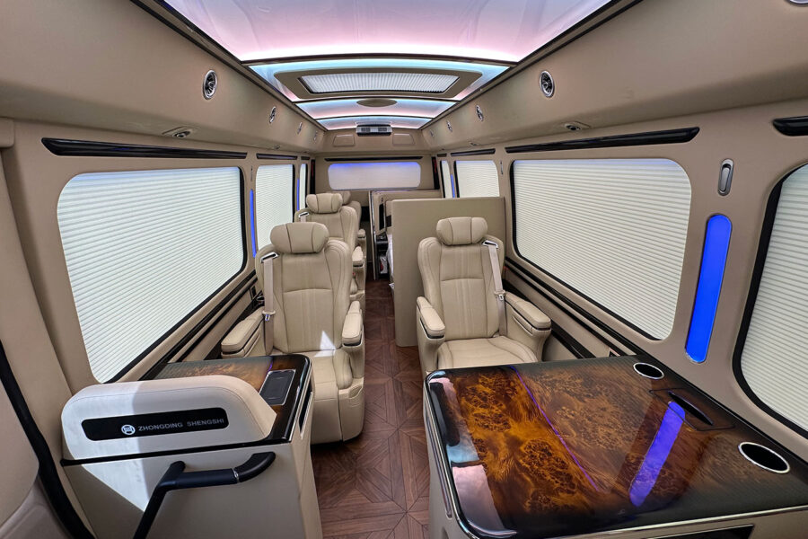 丰田考斯特8座旅居版（豪华米黄金）