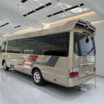 丰田考斯特10座洗手间版