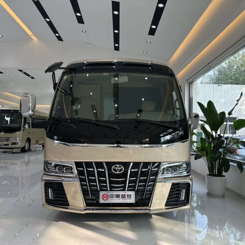 丰田考斯特10座带洗手间版