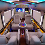 丰田考斯特10座带洗手间版