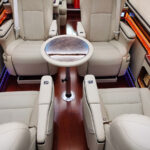 丰田考斯特10座带洗手间版