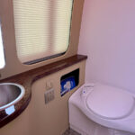 丰田考斯特10座带洗手间版