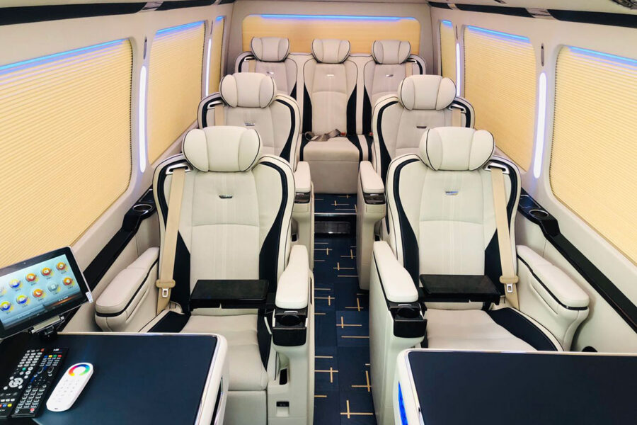 丰田考斯特10座无隔断卓越版