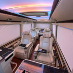 丰田考斯特10座卓越版