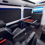 丰田考斯特12座悬浮款