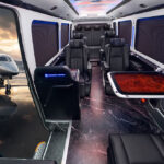 丰田考斯特12座悬浮款